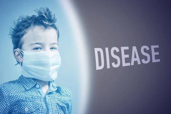 Kahverengi Zemin Üzerinde Yazıt Hastalık Yanında Tıbbi Maske Çocuk — Stok fotoğraf