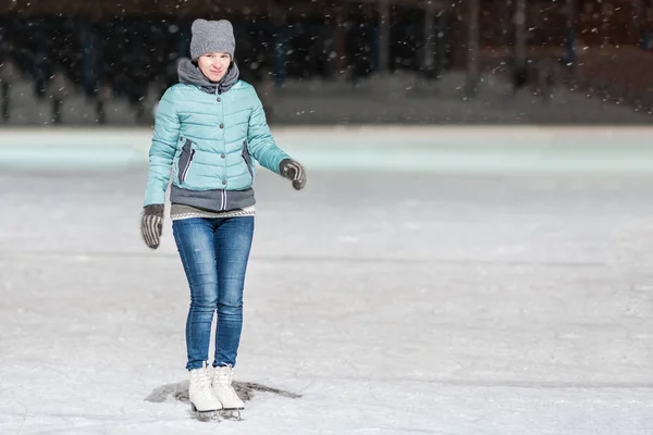 Kazan Russia January 2017 Woman Blue Jacket Skating Rink Evening — Stock Photo, Image