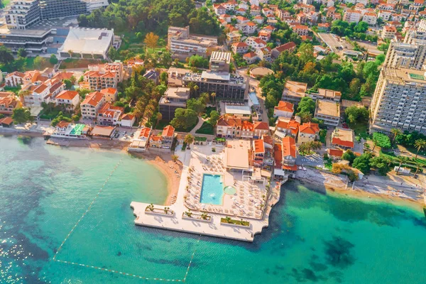 Edificio Hotelero Con Piscina Cerca Del Mar — Foto de Stock