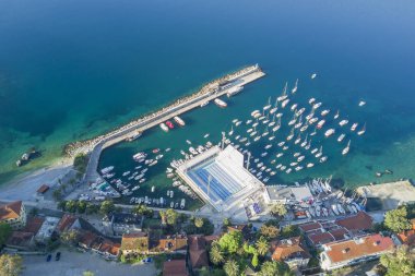 Şehir ve Yat Limanı üstten güzel görünüm