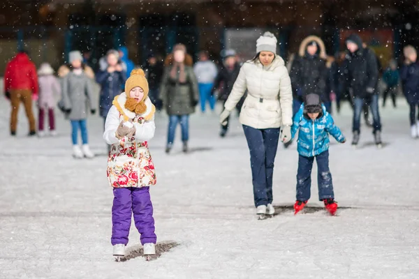 Kazan Rusya Ocak 2017 Buz Pateni Pisti Akşamları Insanlar — Stok fotoğraf