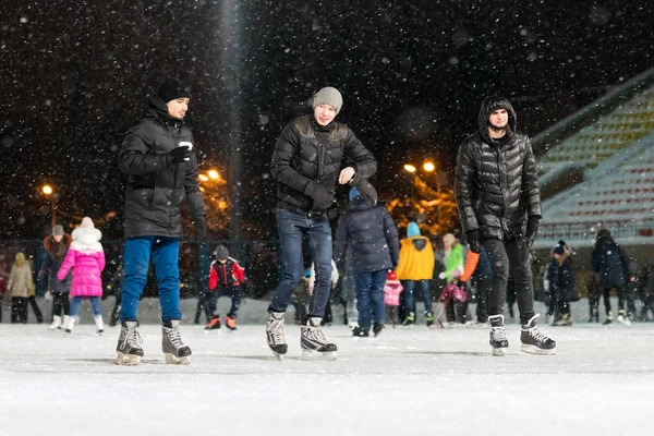 Kazan Russia January 2017 Three Young Men Skating Rink Evening — Stock Photo, Image