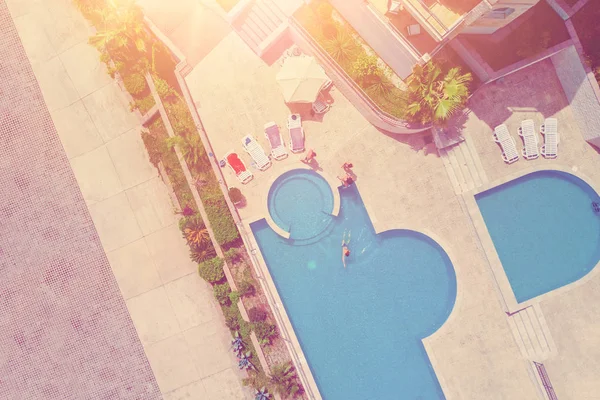 Vista Dall Alto Delle Persone Che Nuotano Piscina — Foto Stock