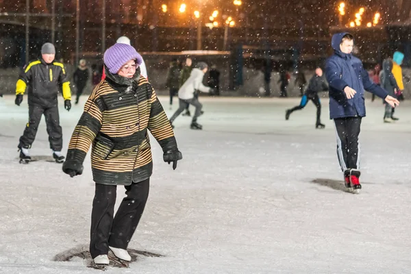 Kazan Russia January 2017 Adult Woman Skating Rink Evening — Stock Photo, Image