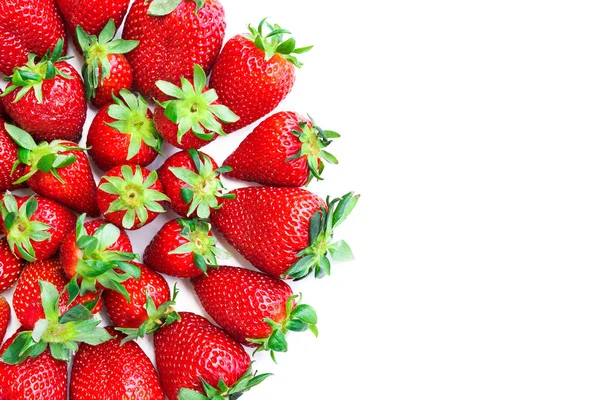 Groep Rode Rijpe Aardbeien Een Witte Achtergrond Geïsoleerd — Stockfoto