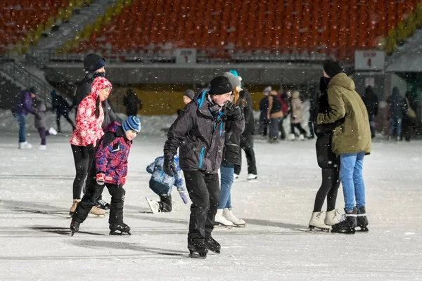 Kazan Russia January 2017 People Skating Rink Evening — Stock Photo, Image