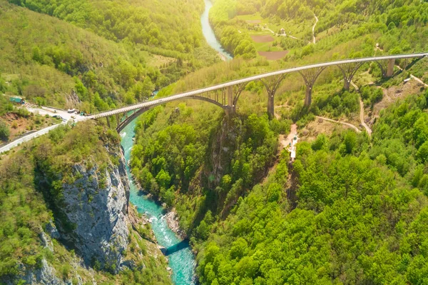 Ponte Sobre Rio Nas Montanhas Vista Superior — Fotografia de Stock