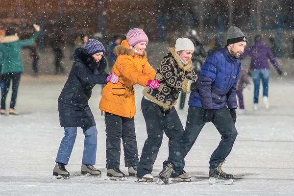 Kazan Russia January 2017 Group People Skating Rink Evening — Stock Photo, Image