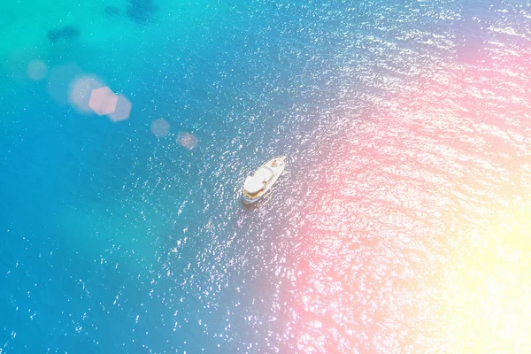 햇빛에 바다에 보트의 — 스톡 사진