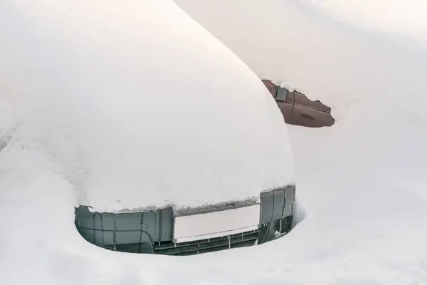 Parkerad Bil Täckt Med Snö — Stockfoto