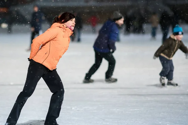 Kazan Russia January 2017 People Skating Rink Evening — Stock Photo, Image