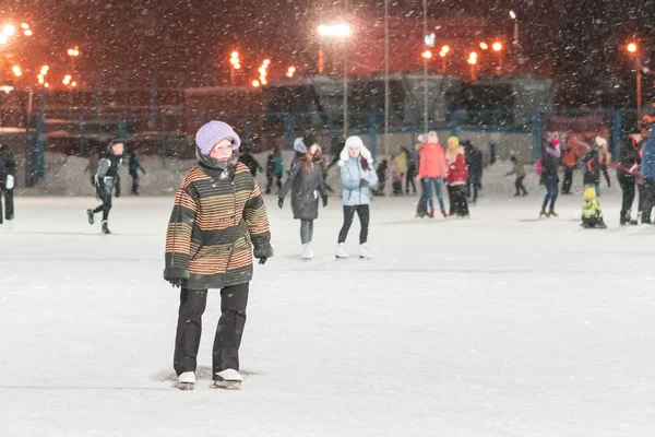Kazan Russia January 2017 Adult Woman Skating Rink Evening — Stock Photo, Image