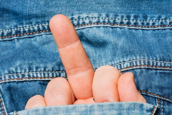 Hand Zeigt Mittelfinger Jeanstasche — Stockfoto