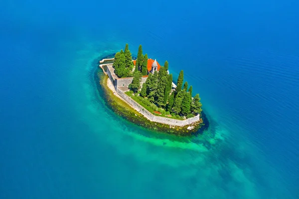 Vue Dessus Île Avec Monastère Dans Mer Bleue — Photo