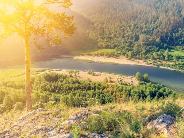 Vista Dall Alto Delle Tende Campeggio Sulla Spiaggia Rafting Turistico — Foto Stock