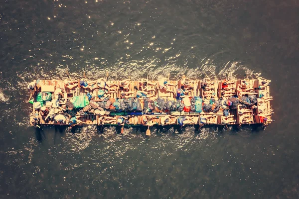 川を下る人々の上の眺め ウォータースポーツ 極端な 川ラフティング — ストック写真