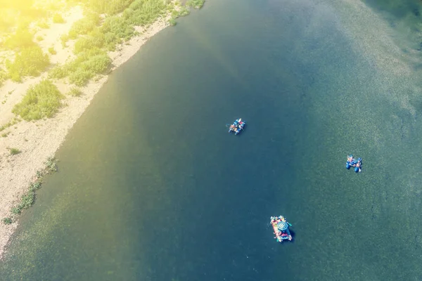 Vista Superior Gente Haciendo Rafting Río Abajo Deportes Acuáticos Extremos —  Fotos de Stock