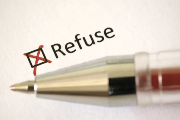 Questionário Caneta Vermelha Inscrição Refuse Com Cruz Livro Branco — Fotografia de Stock