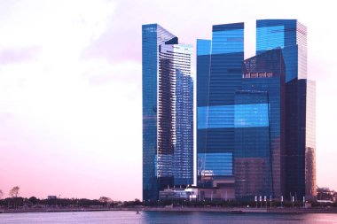 Singapur gökdelen günbatımı ışık