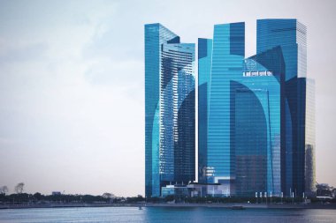 Singapur gökdelen günbatımı ışık