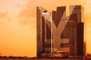 Singapur gökdelen günbatımı ışık