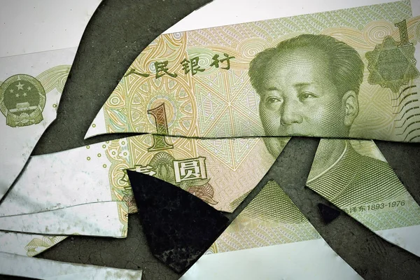 La banconota Yuan tagliata su parti . — Foto Stock