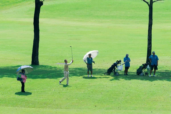 Bangkok, thailand - 18. februar 2018: eine gruppe golfer, ein — Stockfoto