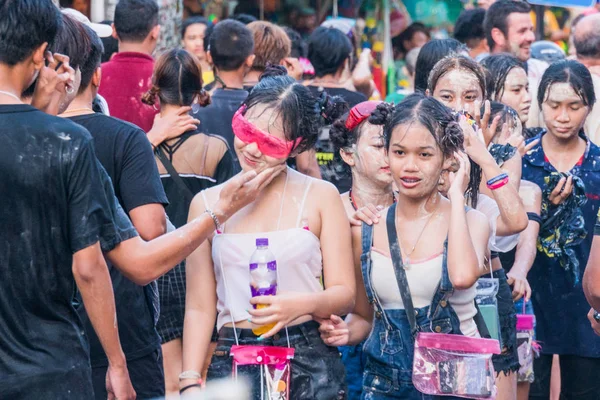 Bangkok, Tailândia - 15 de abril de 2018: A tradição da unção — Fotografia de Stock