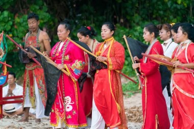 Koh Phuket, Tayland - 11 Mart 2018: Sanatçılar 