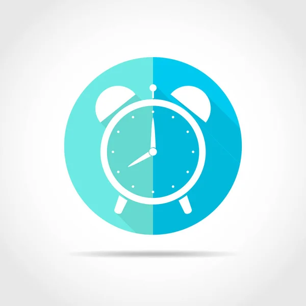 長い影とフラットなデザインの白い目覚まし時計アイコン ベクトルの図 ブルーの丸いボタンの目覚まし時計アイコン — ストックベクタ