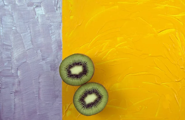 Kiwifruit Çin Bektaşi Üzümünü Kesmenin Iyi Görüntüsü Sanat Eserleri Üzerine — Stok fotoğraf