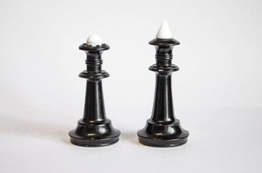 Satranç oynamak için Kral ve Kraliçe-satranç parça.