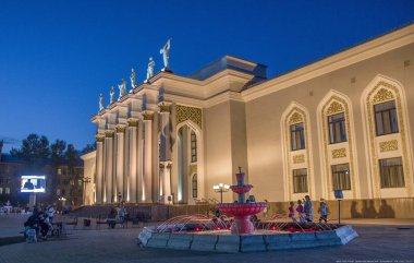 Mimarlık ve şehir anıtlar. Kazakhstan.Karaganda Cumhuriyeti şehir.