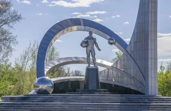 Arquitectura Monumentos Ciudad República Kazajstán Karaganda Ciudad Imágenes de stock libres de derechos