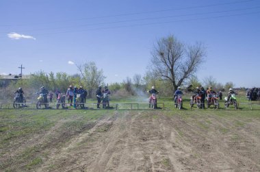 Novodolynka 'da motokros yarışması 07.05.2017. Karaganda Şehri. Kazakistan.