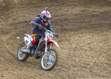 Motocross yarışmalarda Temirtau 29.10.2017 yıl. Karaganda.Kazakhstan şehir.
