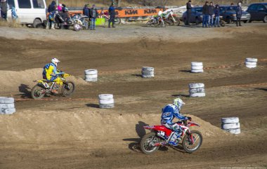 Motocross yarışmalarda Temirtau 29.10.2017 yıl. Karaganda.Kazakhstan şehir.