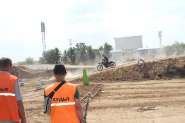 Temirtau 'daki motokros müsabakaları 26.08.2017 yılındaydı. Karaganda. Kazakistan.