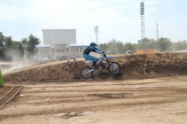 Temirtau 'daki motokros müsabakaları 26.08.2017 yılındaydı. Karaganda. Kazakistan.