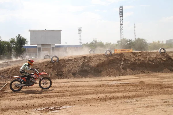 Temirtau 'daki motokros müsabakaları 26.08.2017 yılındaydı. Karaganda. Kazakistan.