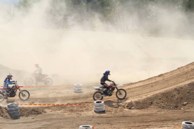 Temirtau 'daki motokros müsabakaları 26.08.2017 yılındaydı. Karaganda. Kazakistan.