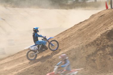 Temirtau 'daki motokros müsabakaları 26.08.2017 yılındaydı. Karaganda. Kazakistan.