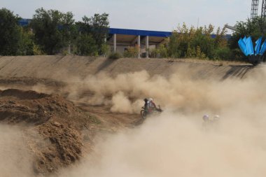 Temirtau 'daki motokros müsabakaları 26.08.2017 yılındaydı. Karaganda. Kazakistan.