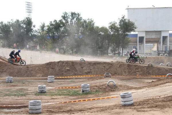 Διαγωνισμοί Motocross Στο Τεμιρτάου 2017 Πόλη Του Καραγάνδα Καζακστάν — Φωτογραφία Αρχείου