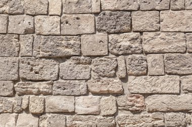 Taş bloklardan oluşan antik kale duvarı