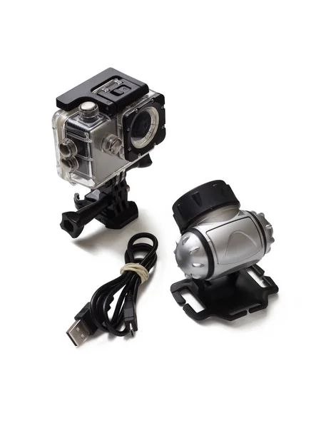Екшн камера, шолом і USB-кабель — стокове фото