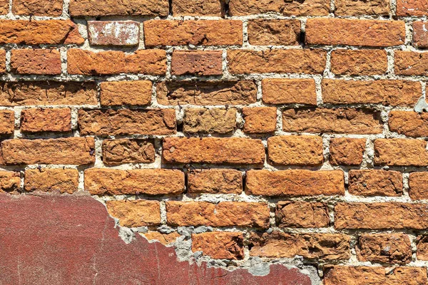 Een Oude Verweerde Oude Bakstenen Muur Met Een Ruwe Textuur — Stockfoto