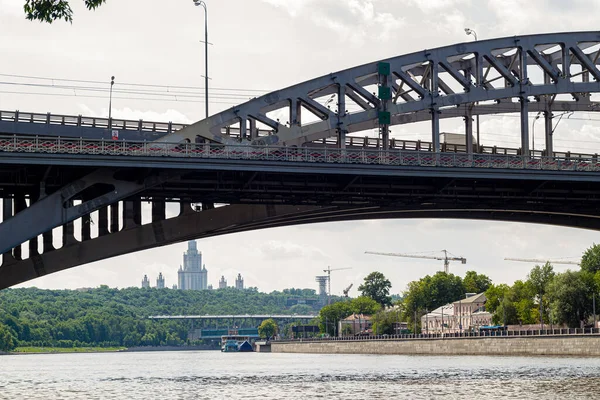 Moskva Ryssland 2020 Järnvägsbro Över Floden Moskva Med Utsikt Över — Stockfoto