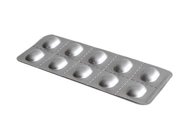 Beyaz arkaplanda izole edilmiş tabletleri olan mat folyo su toplayıcısı paketi
