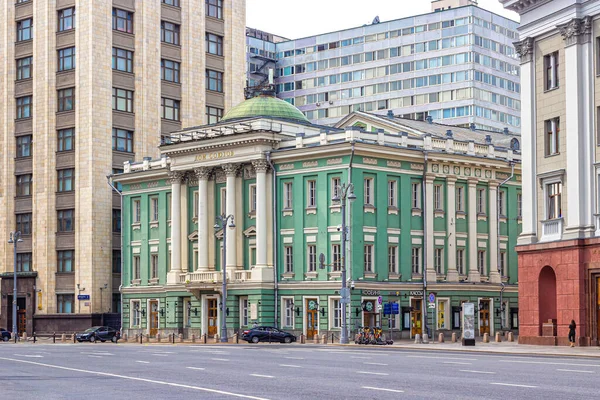 Moskova, Rusya, 07.13.2020. Sendikalar Evi (eskiden Soylular Meclisi 'nin evi) Moskova' da bir kamu binasıdır ve XVIII. yüzyılın sonlarında bir klasikçilik abidesidir.